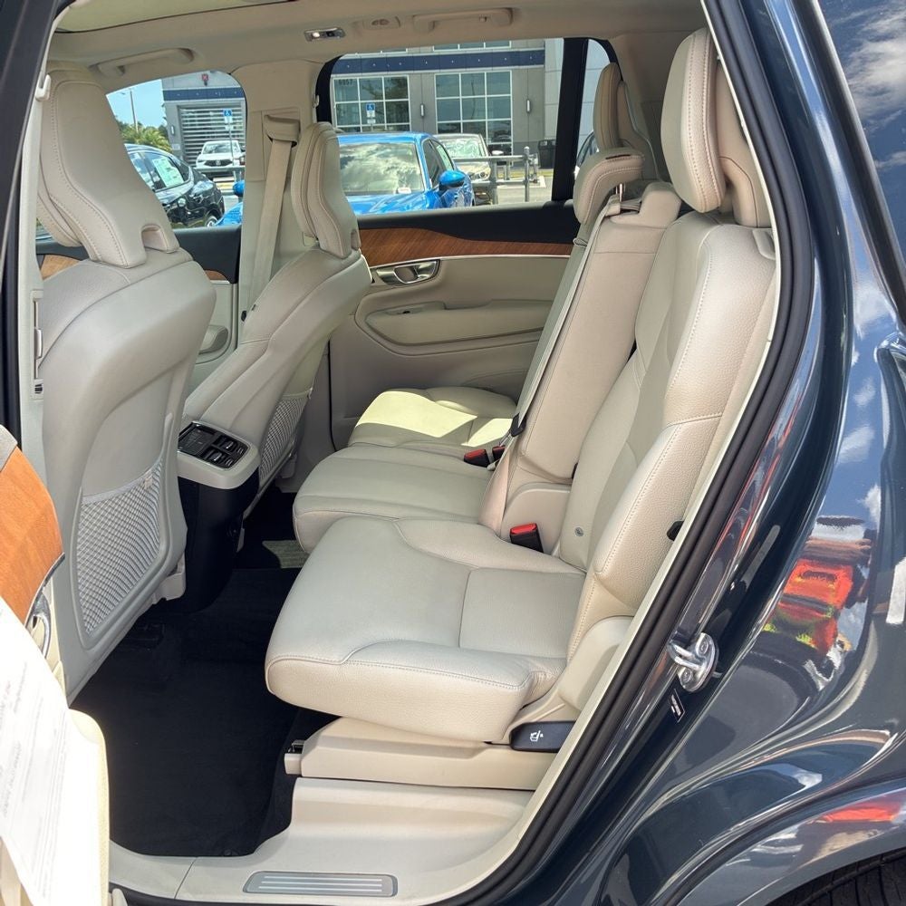 2022 Volvo XC90 T6 Momentum