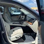 2022 Volvo XC90 T6 Momentum