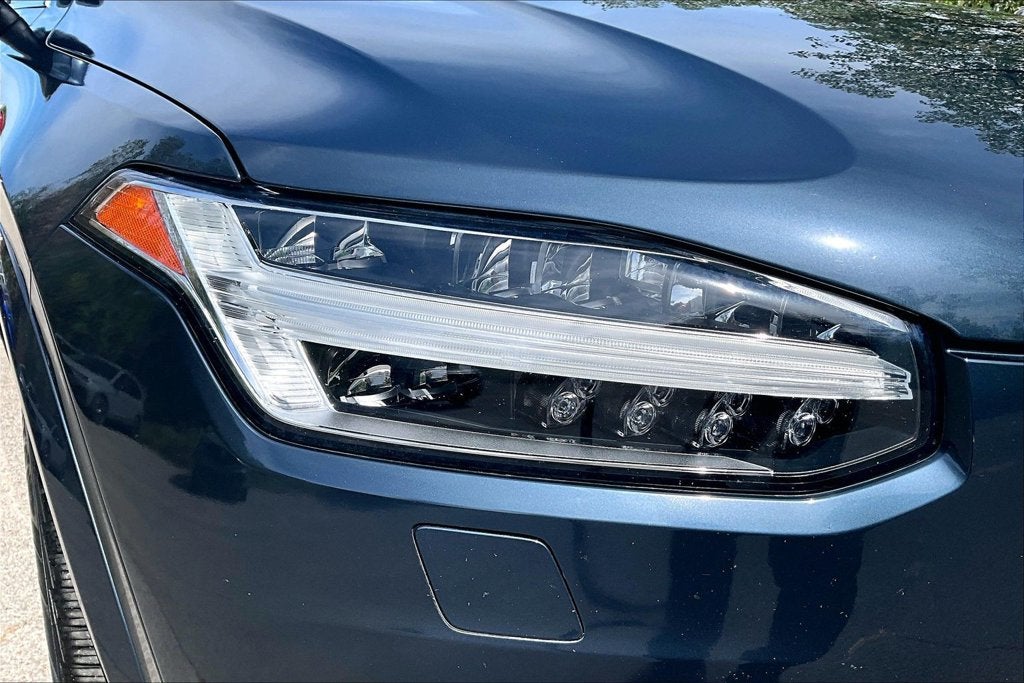 2022 Volvo XC90 T6 Momentum