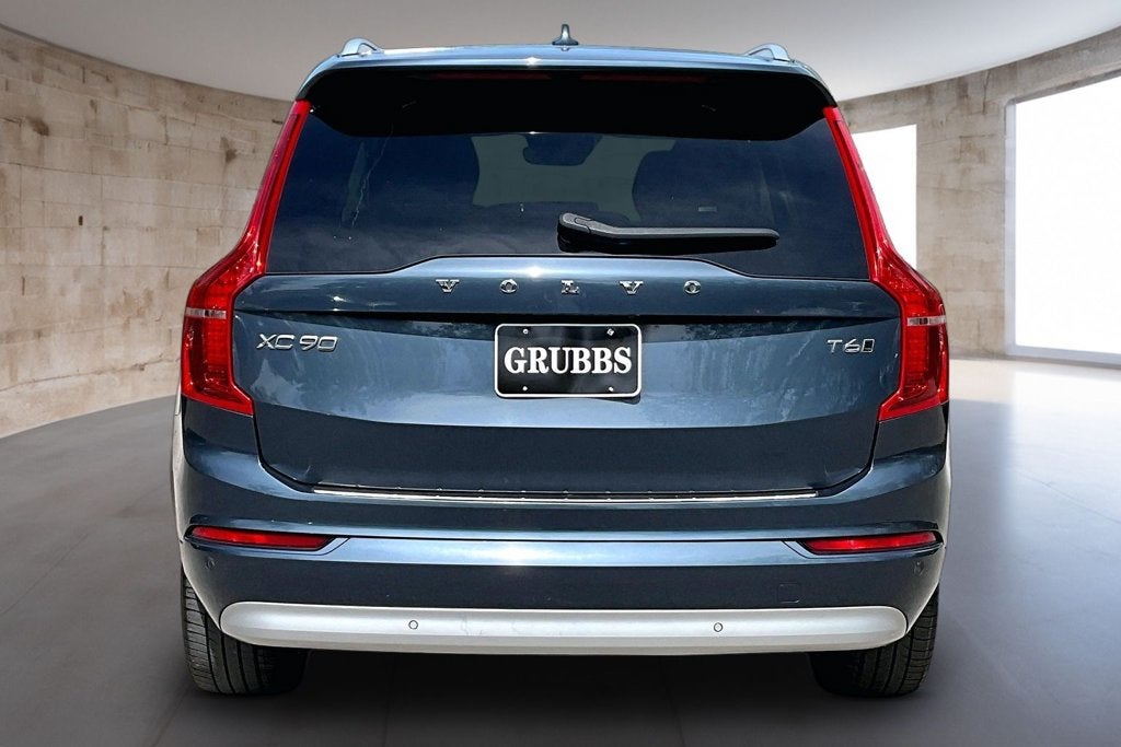 2022 Volvo XC90 T6 Momentum