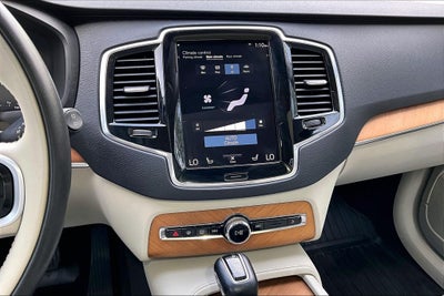 2022 Volvo XC90 T6 Momentum