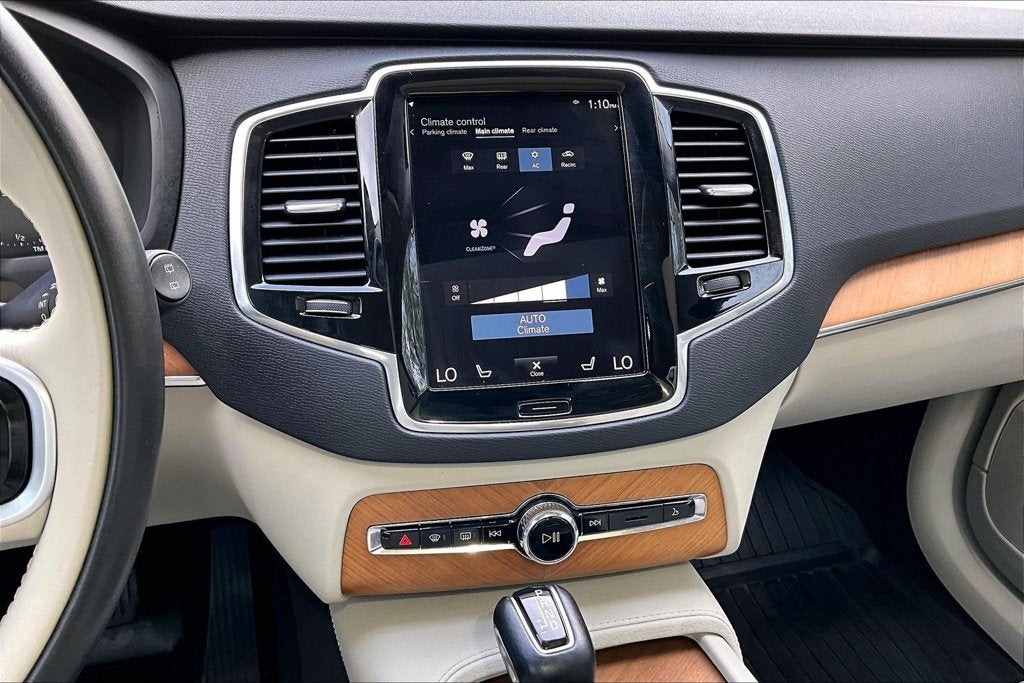 2022 Volvo XC90 T6 Momentum
