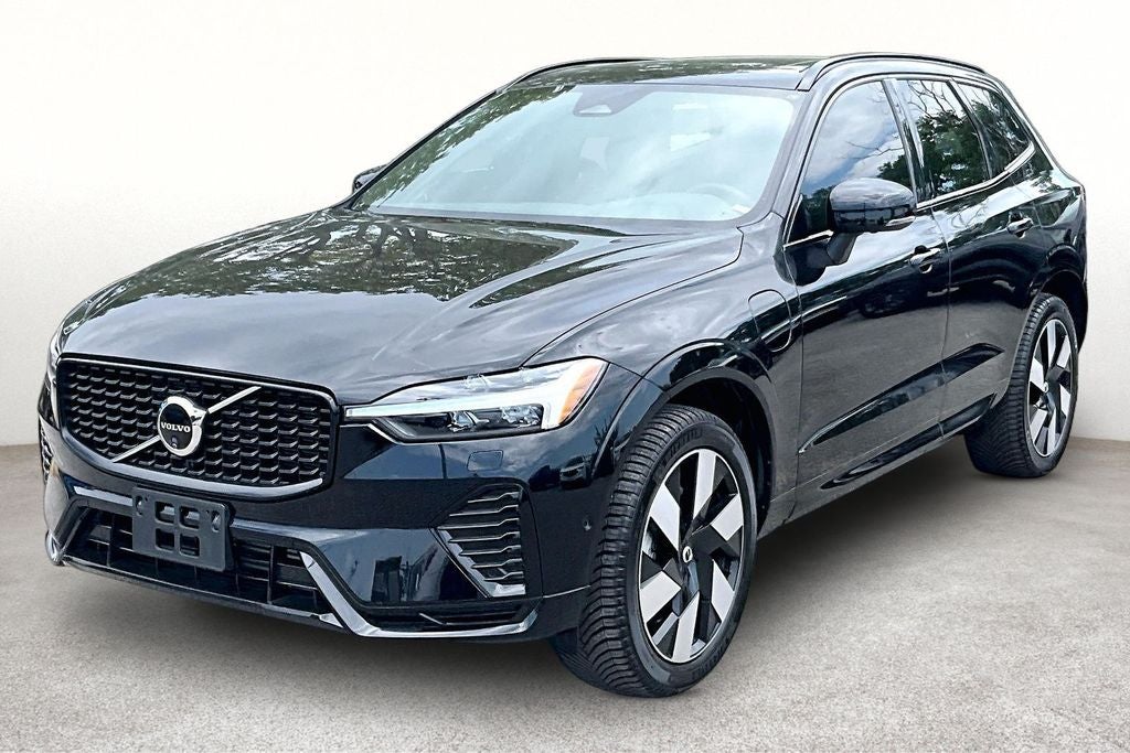 2024 Volvo XC60 Recharge Plug-In Hybrid T8 Plus Dark Theme