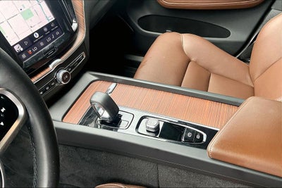 2024 Volvo XC60 Recharge Plug-In Hybrid T8 Plus Dark Theme