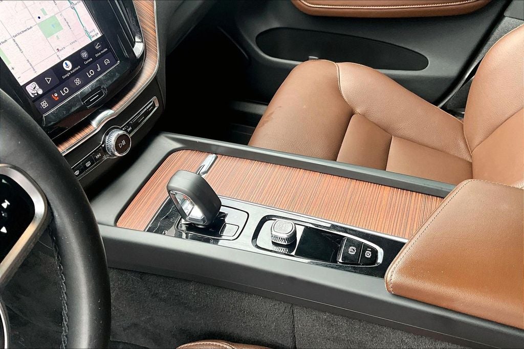 2024 Volvo XC60 Recharge Plug-In Hybrid T8 Plus Dark Theme