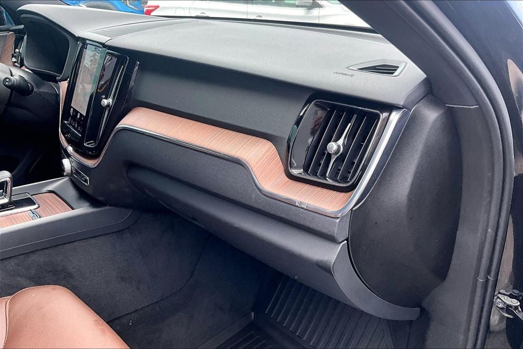 2024 Volvo XC60 Recharge Plug-In Hybrid T8 Plus Dark Theme