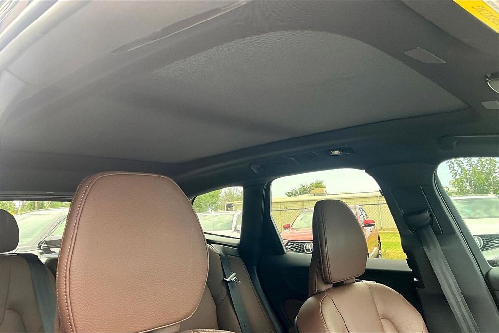 2024 Volvo XC60 Recharge Plug-In Hybrid T8 Plus Dark Theme