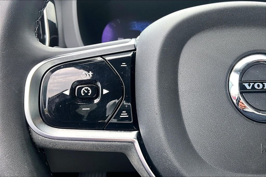 2024 Volvo XC60 Recharge Plug-In Hybrid T8 Plus Dark Theme