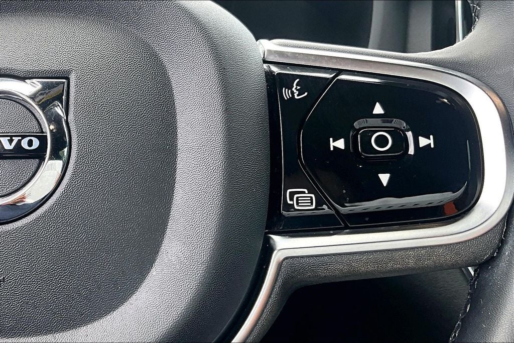 2024 Volvo XC60 Recharge Plug-In Hybrid T8 Plus Dark Theme