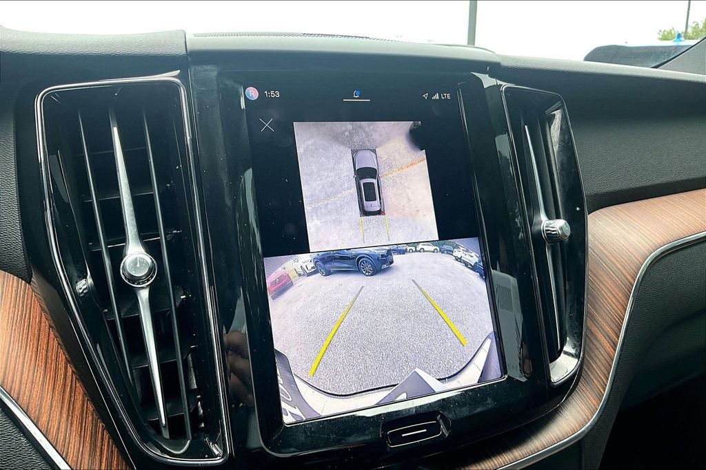 2024 Volvo XC60 Recharge Plug-In Hybrid T8 Plus Dark Theme