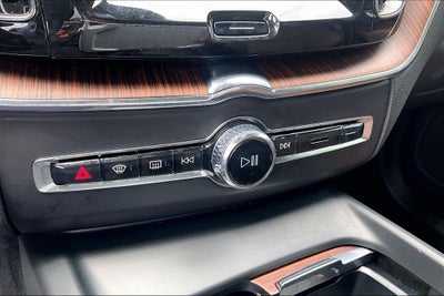 2024 Volvo XC60 Recharge Plug-In Hybrid T8 Plus Dark Theme