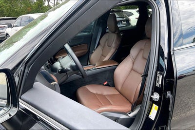 2024 Volvo XC60 Recharge Plug-In Hybrid T8 Plus Dark Theme