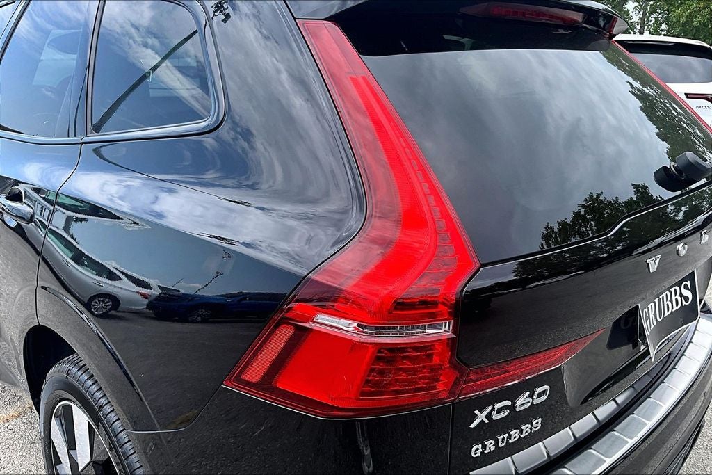 2024 Volvo XC60 Recharge Plug-In Hybrid T8 Plus Dark Theme