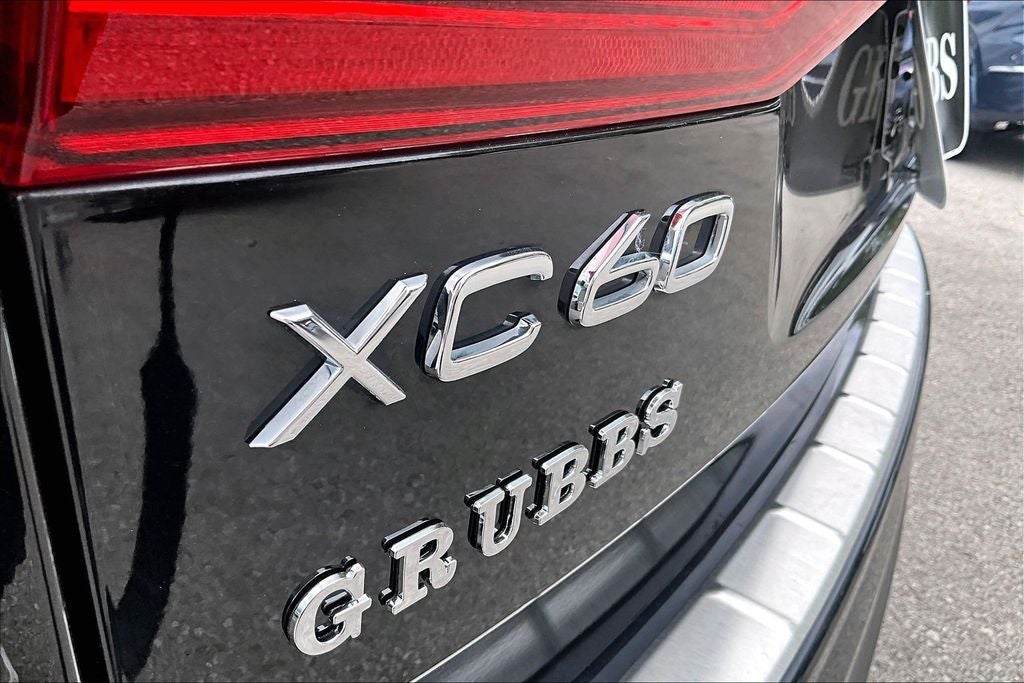 2024 Volvo XC60 Recharge Plug-In Hybrid T8 Plus Dark Theme