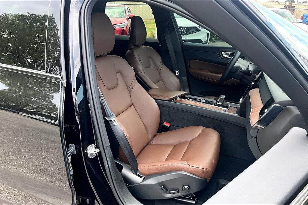2024 Volvo XC60 Recharge Plug-In Hybrid T8 Plus Dark Theme