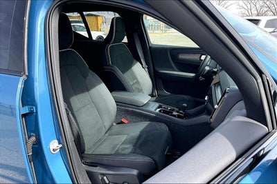2025 Volvo XC40 B5 Plus Dark Theme