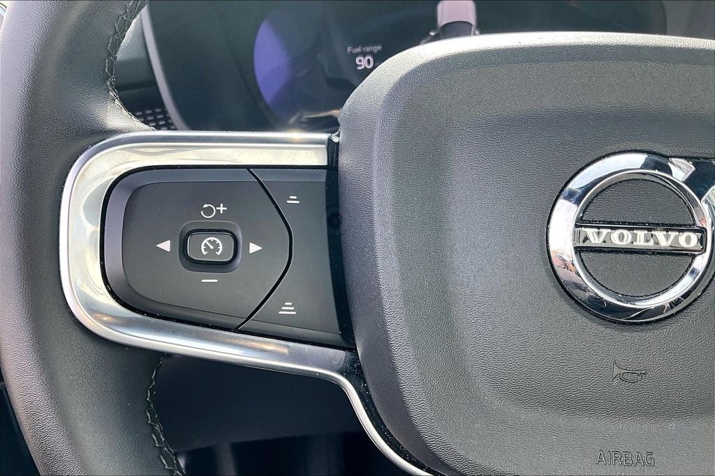 2025 Volvo XC40 B5 Plus Dark Theme