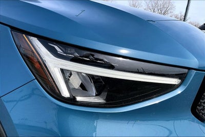 2025 Volvo XC40 B5 Plus Dark Theme