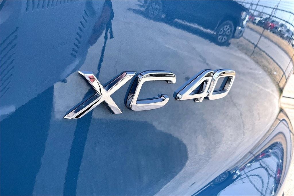 2025 Volvo XC40 B5 Plus Dark Theme