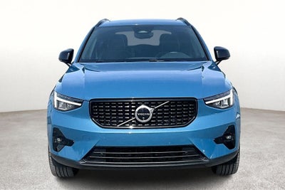 2025 Volvo XC40 B5 Plus Dark Theme