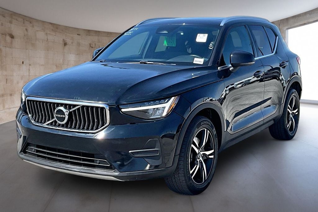 2025 Volvo XC40 B5 Core