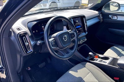 2025 Volvo XC40 B5 Core