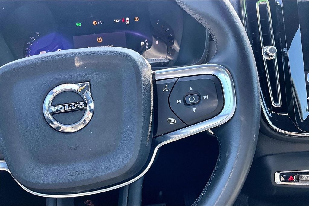 2025 Volvo XC40 B5 Core