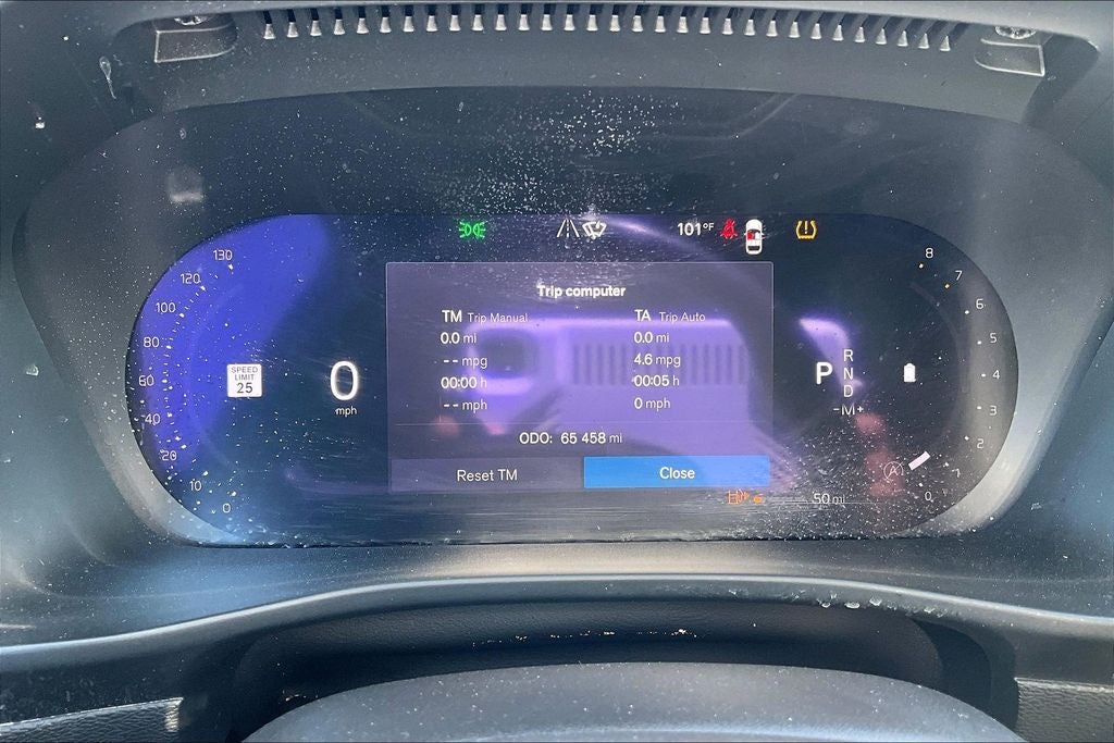 2025 Volvo XC40 B5 Core