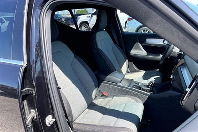 2025 Volvo XC40 B5 Core