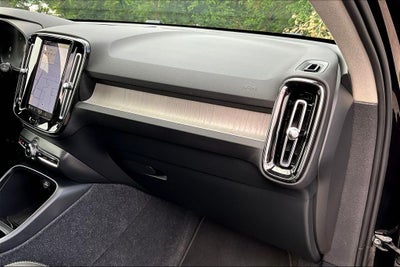2024 Volvo XC40 B5 Core