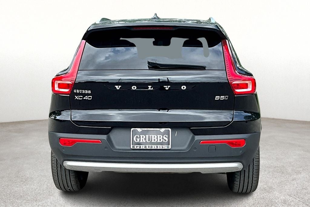 2024 Volvo XC40 B5 Core