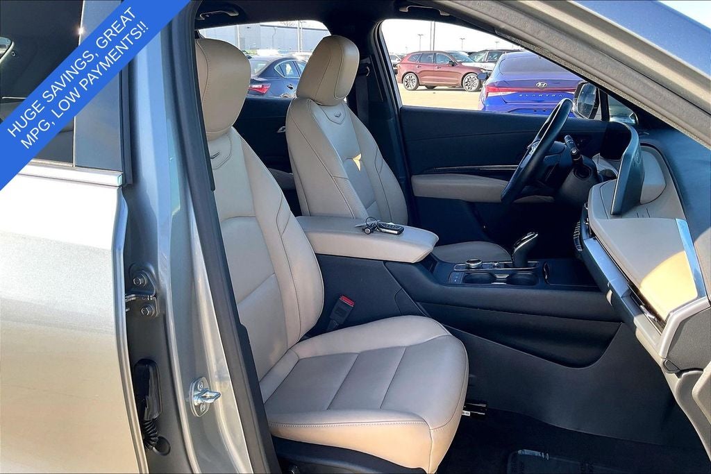 2025 Cadillac XT4 Premium Luxury