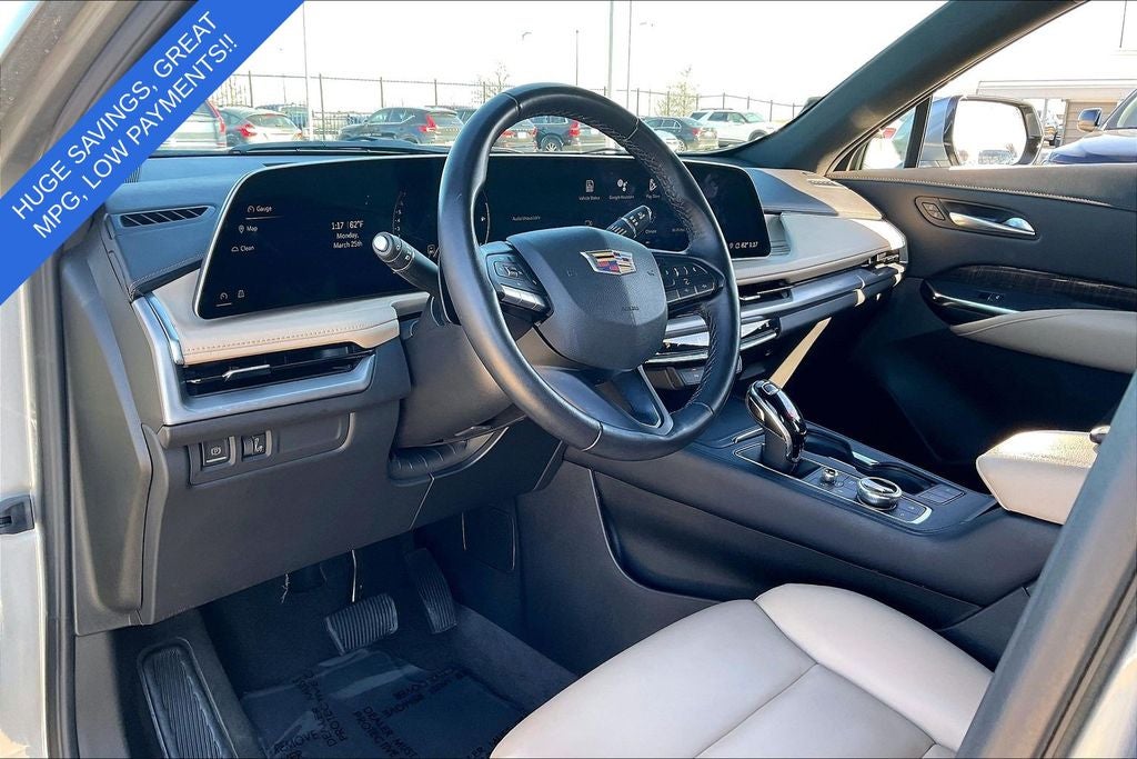 2025 Cadillac XT4 Premium Luxury