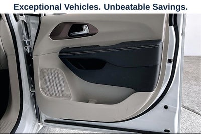 2023 Chrysler Voyager LX