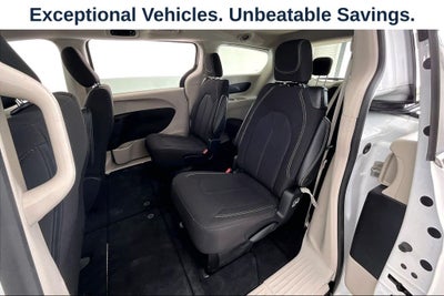 2023 Chrysler Voyager LX