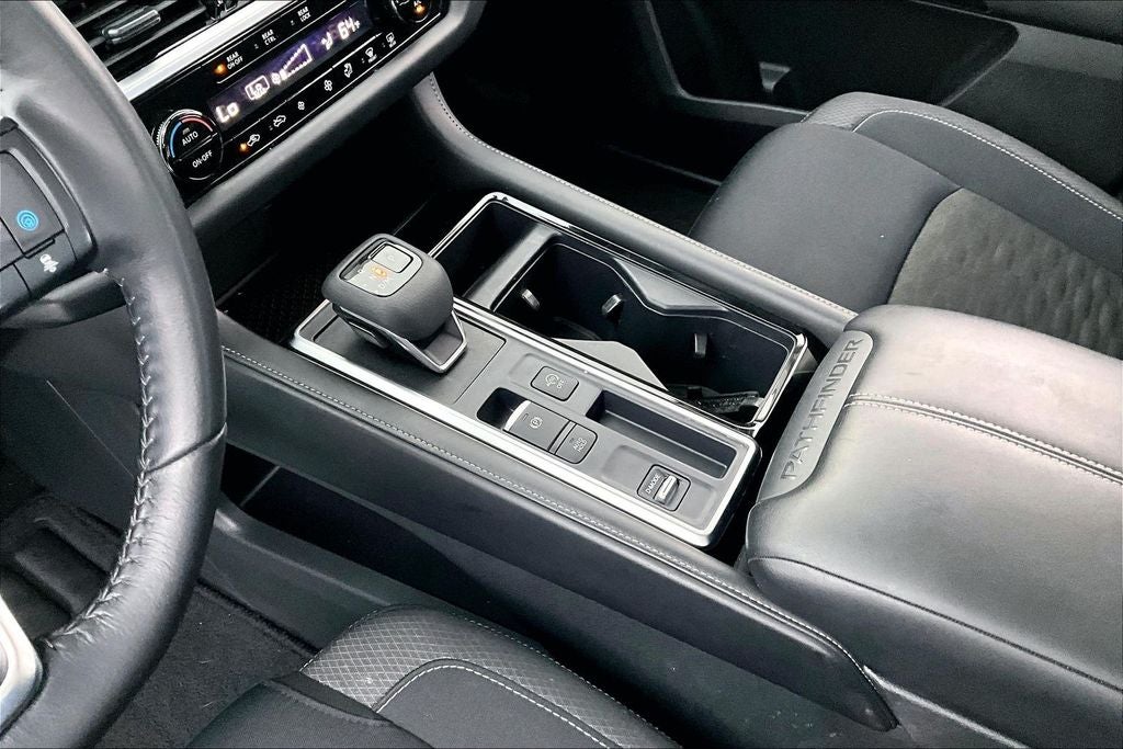 2024 Nissan Pathfinder SV