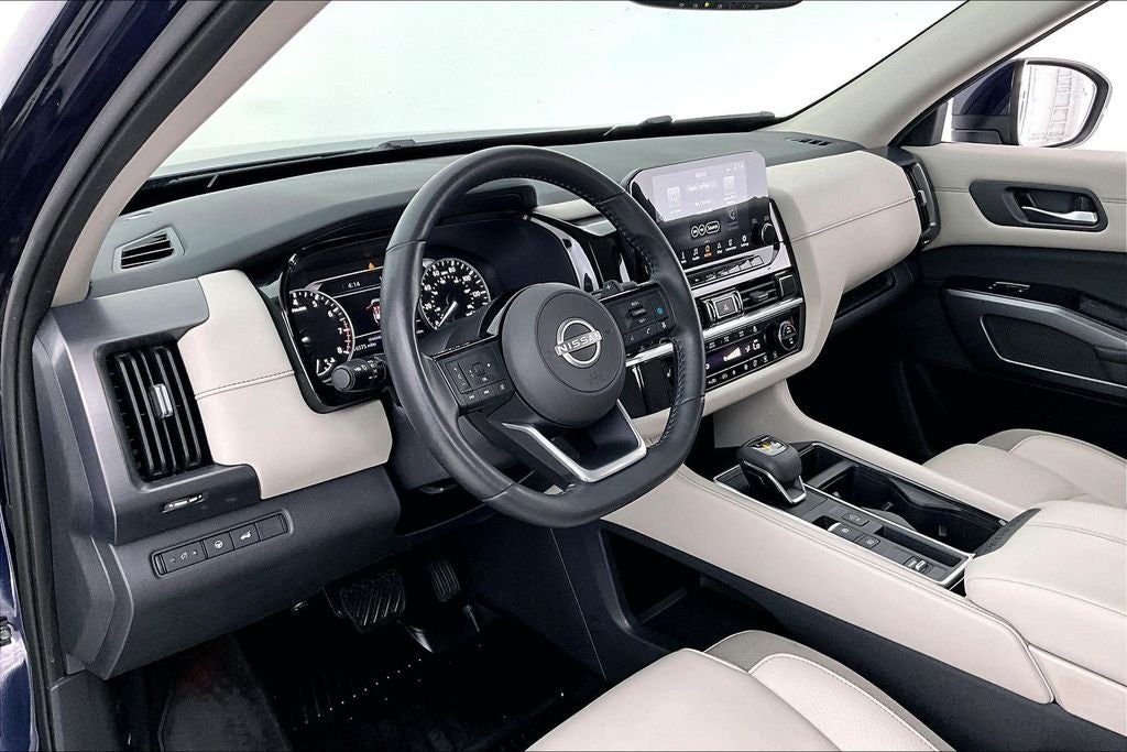 2022 Nissan Pathfinder SL