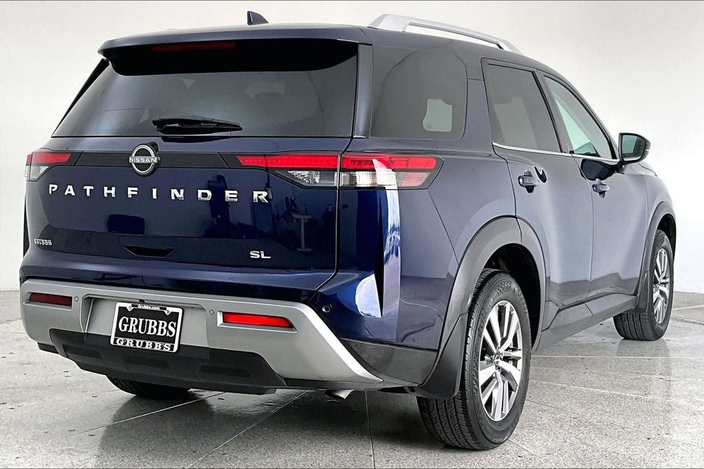 2022 Nissan Pathfinder SL