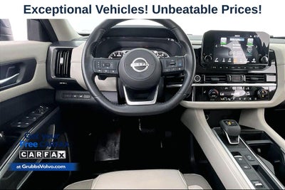 2022 Nissan Pathfinder SL