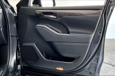2020 Toyota Highlander Hybrid Platinum