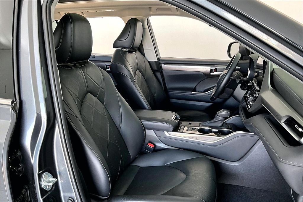 2020 Toyota Highlander Hybrid Platinum