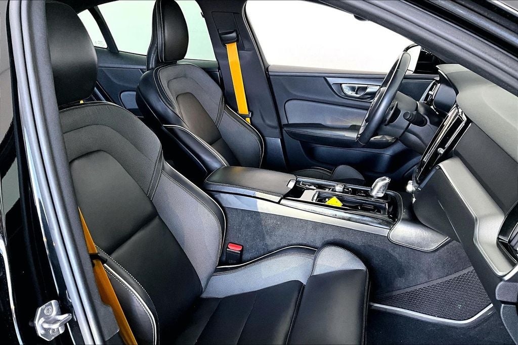 2019 Volvo S60 Hybrid T8 R-Design