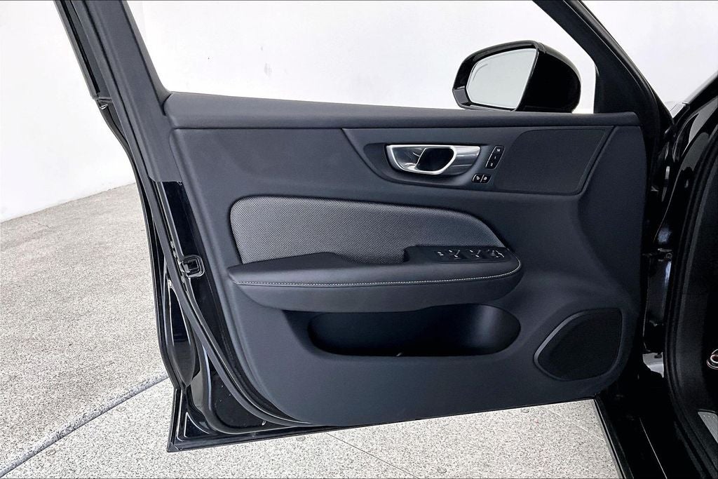 2024 Volvo S60 B5 Plus Black Edition