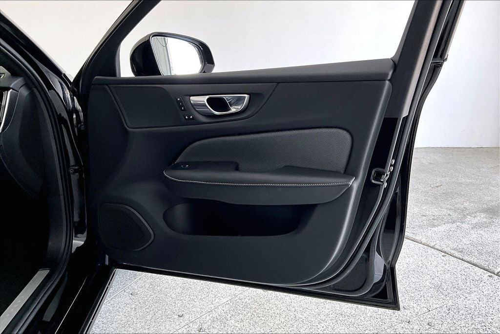 2024 Volvo S60 B5 Plus Black Edition