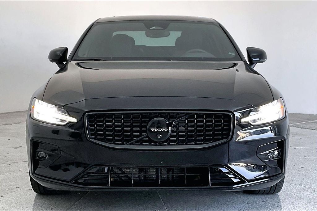 2024 Volvo S60 B5 Plus Black Edition
