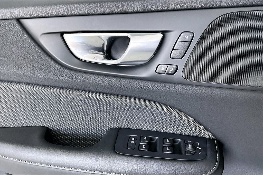 2024 Volvo S60 B5 Plus Black Edition