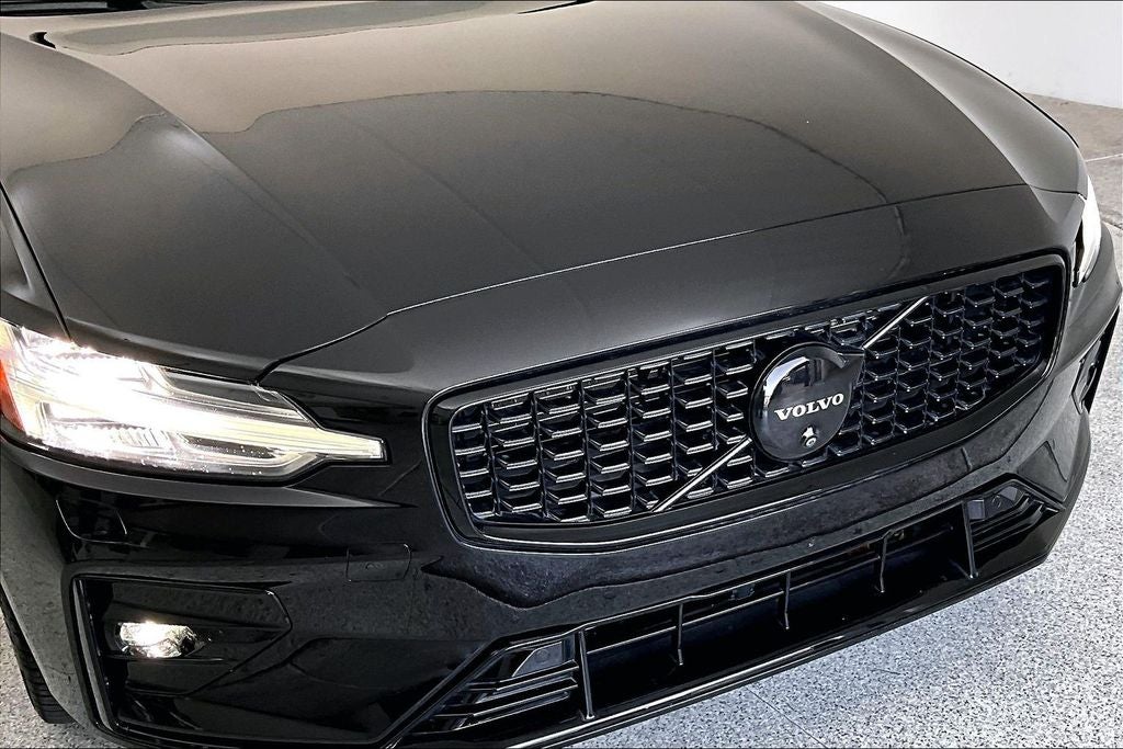 2024 Volvo S60 B5 Plus Black Edition
