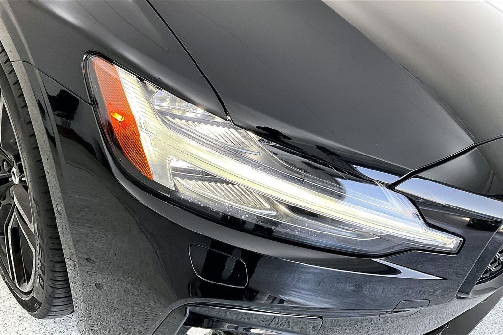 2024 Volvo S60 B5 Plus Black Edition