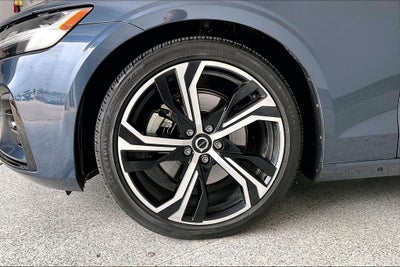 2024 Volvo S60 B5 Core Dark Theme
