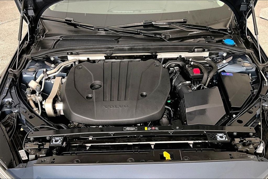 2024 Volvo S60 B5 Core Dark Theme